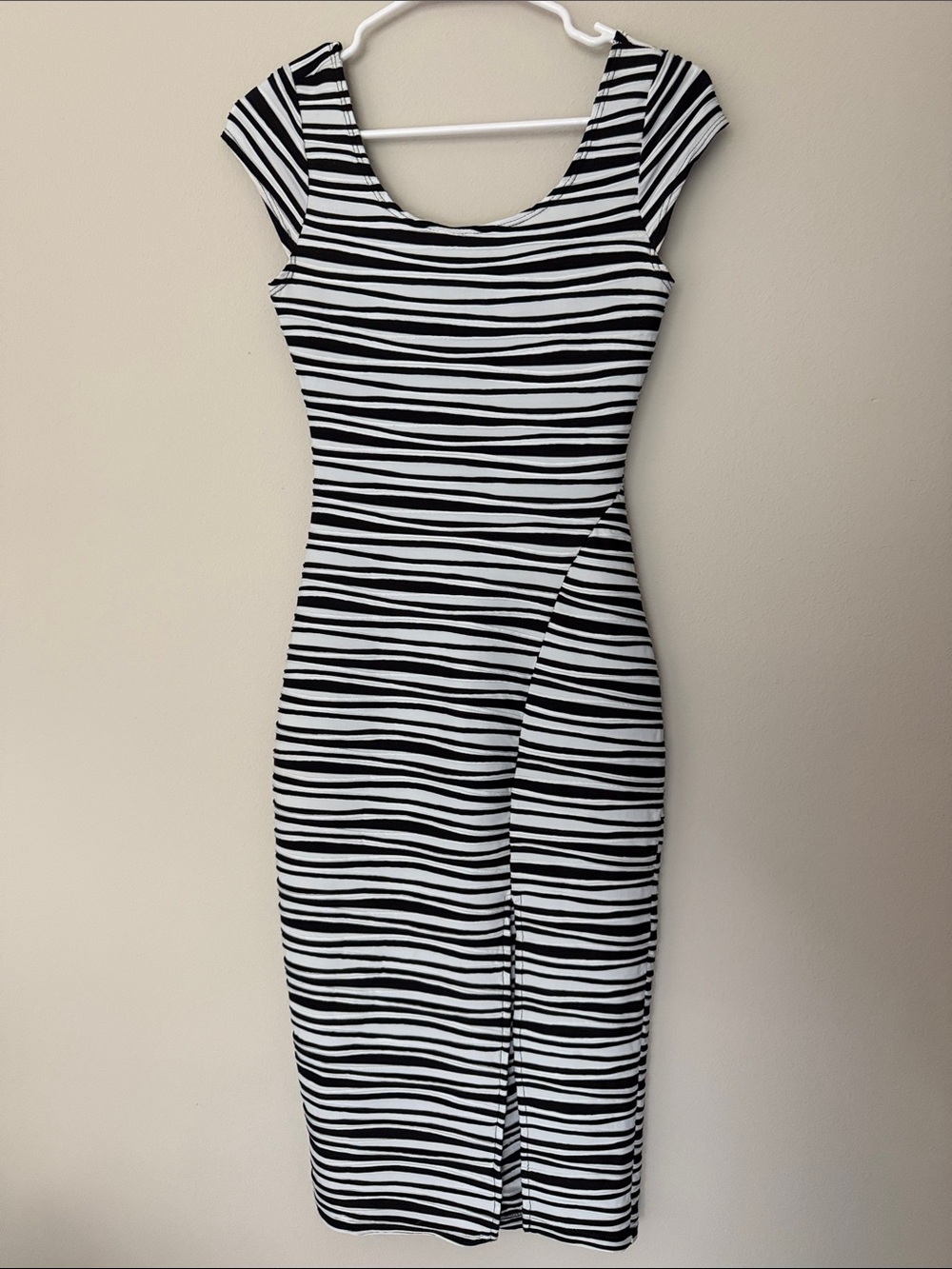 Black & White Striped Cap-Sleeve Bodycon Dress